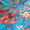 Detalle del estampado de aviones en braga de cuello infantil