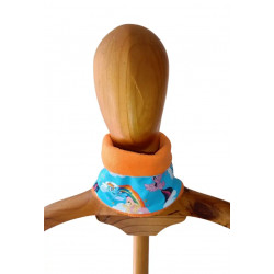 Cuello polar infantil My Little Pony con forro interior de polar, vista frontal en maniquí.