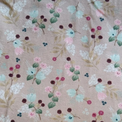 Detalle del estampado Flores Silvestres en tonos pastel sobre algodón