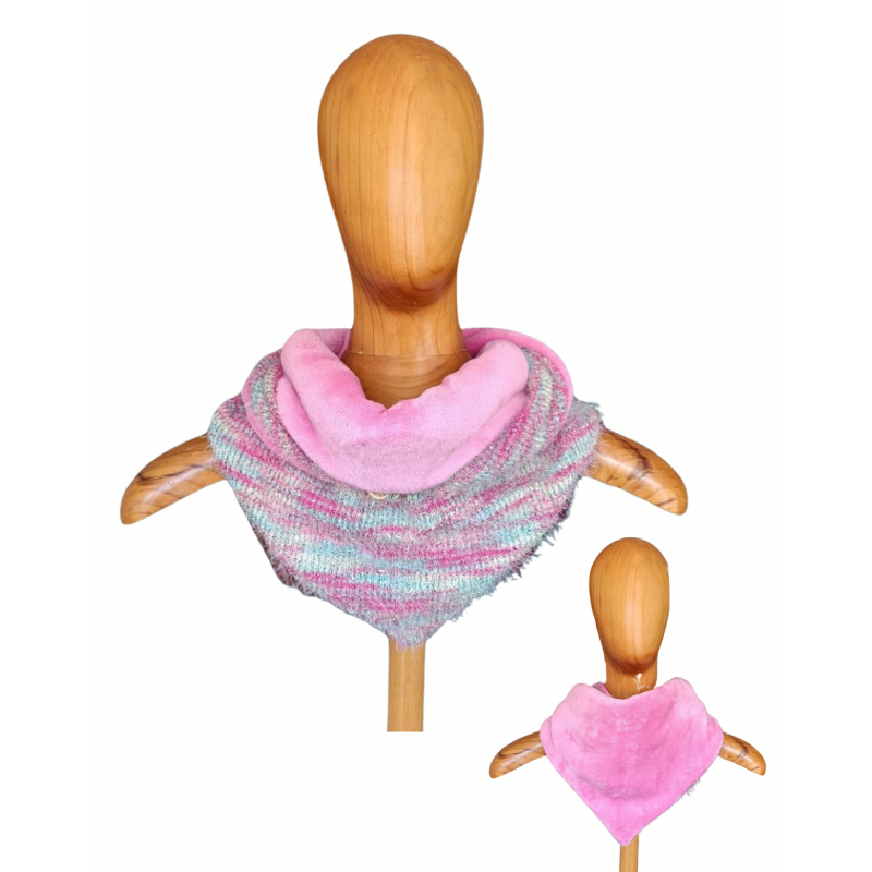 Bufanda triangular con brilli-brilli y coralina